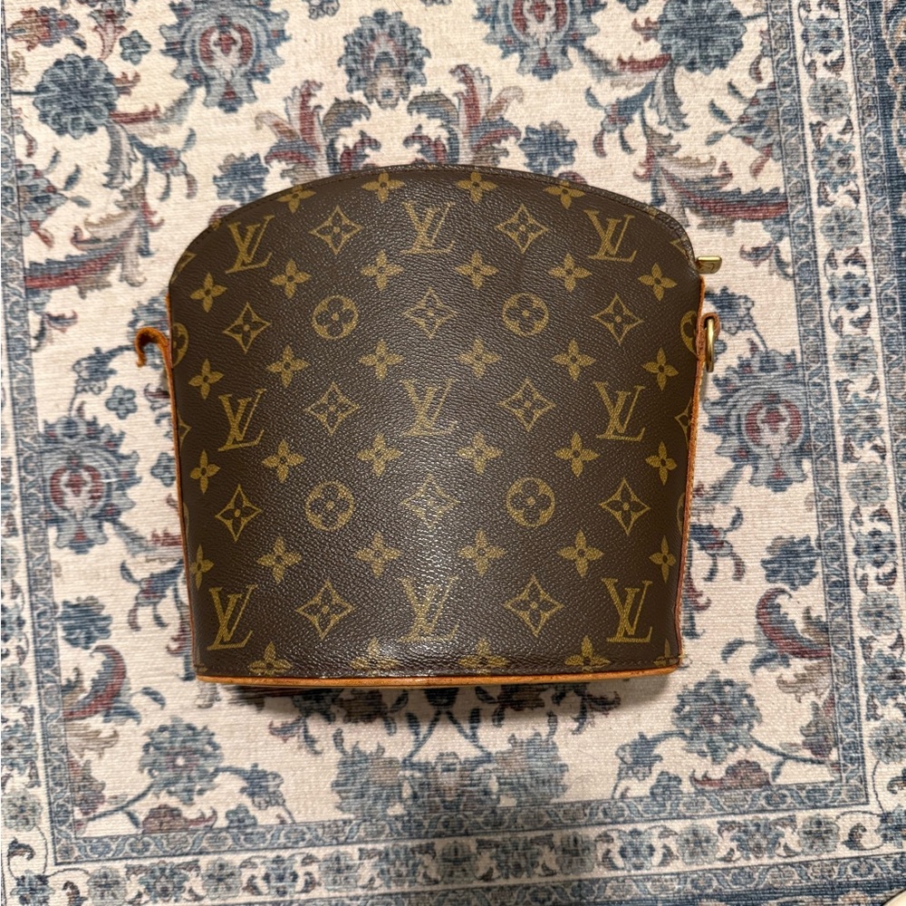 AUTHENTIC Louis Vuitton LV Monogram Druout (cert attached)